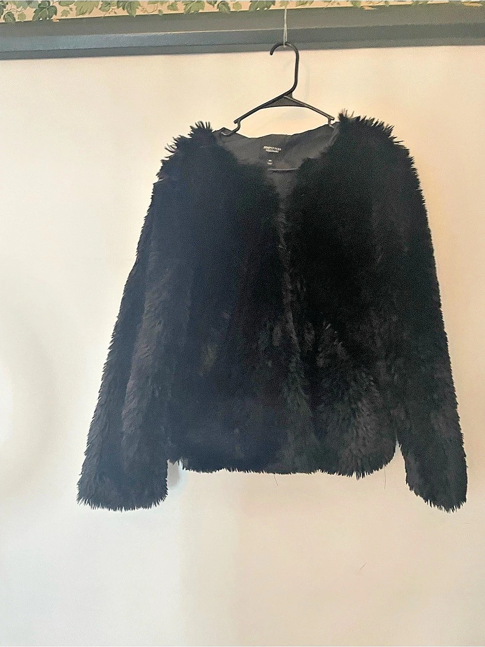 Simply Vera Wang Faux Fur Jacket in Black Size Medium Like New Hook And Eye Clos